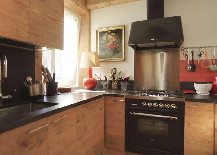 Brand New Beautiful Ground Floor Flat Apartment *